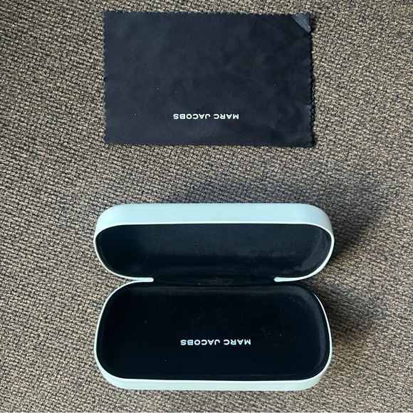 THE MARC JACOBS SUN GLASSES white CASE with cloth - Picture 2 of 12